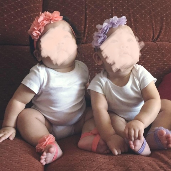 🌺 Baby Barefoot Flower Sandals & Headband Set - Picture 5 of 5